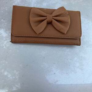 Damara Women Long Faux Leather Bifold Large Bow Design Wallet Handbag Brown Size